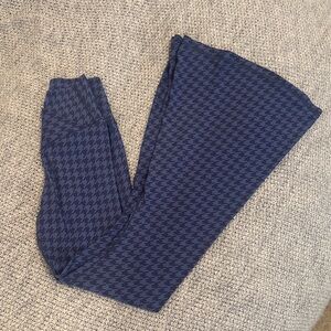 OFFLINE by Aerie Houndstooth Flare Leggings | Blue Print | Size Medium